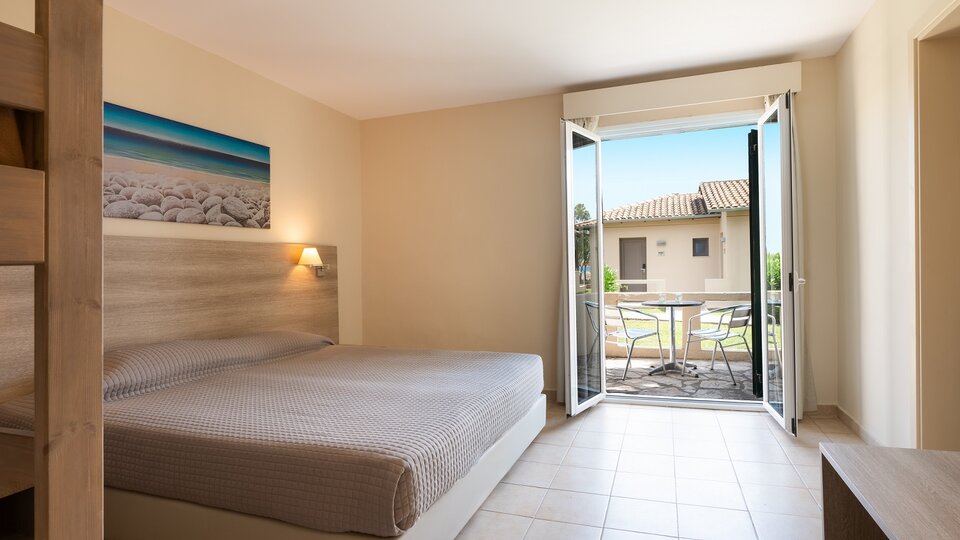 Tiara Holidays - Canvas by Mitsis Messonghi - family bungalow garden view - bedroom